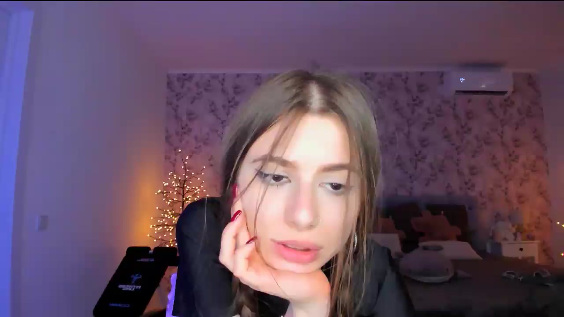 Gallery image thumbnail from Hotmolly_'s myfreecams stream on, 08/07/2026, 15:05 image 12 of 20