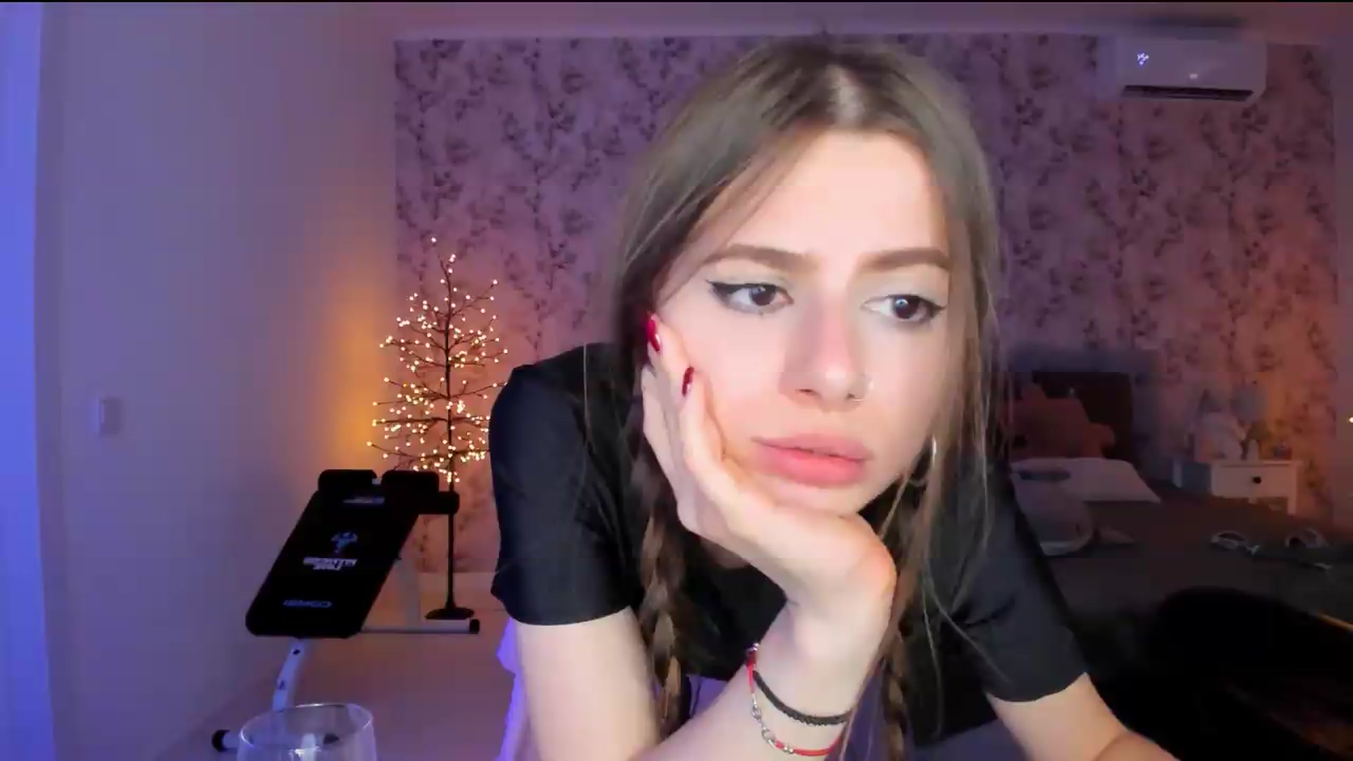 Gallery image thumbnail from Hotmolly_'s myfreecams stream on, 08/07/2026, 15:05 image 16 of 20