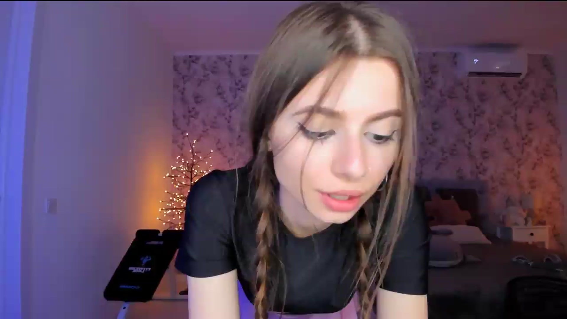 Gallery image thumbnail from Hotmolly_'s myfreecams stream on, 08/07/2026, 15:05 image 3 of 20