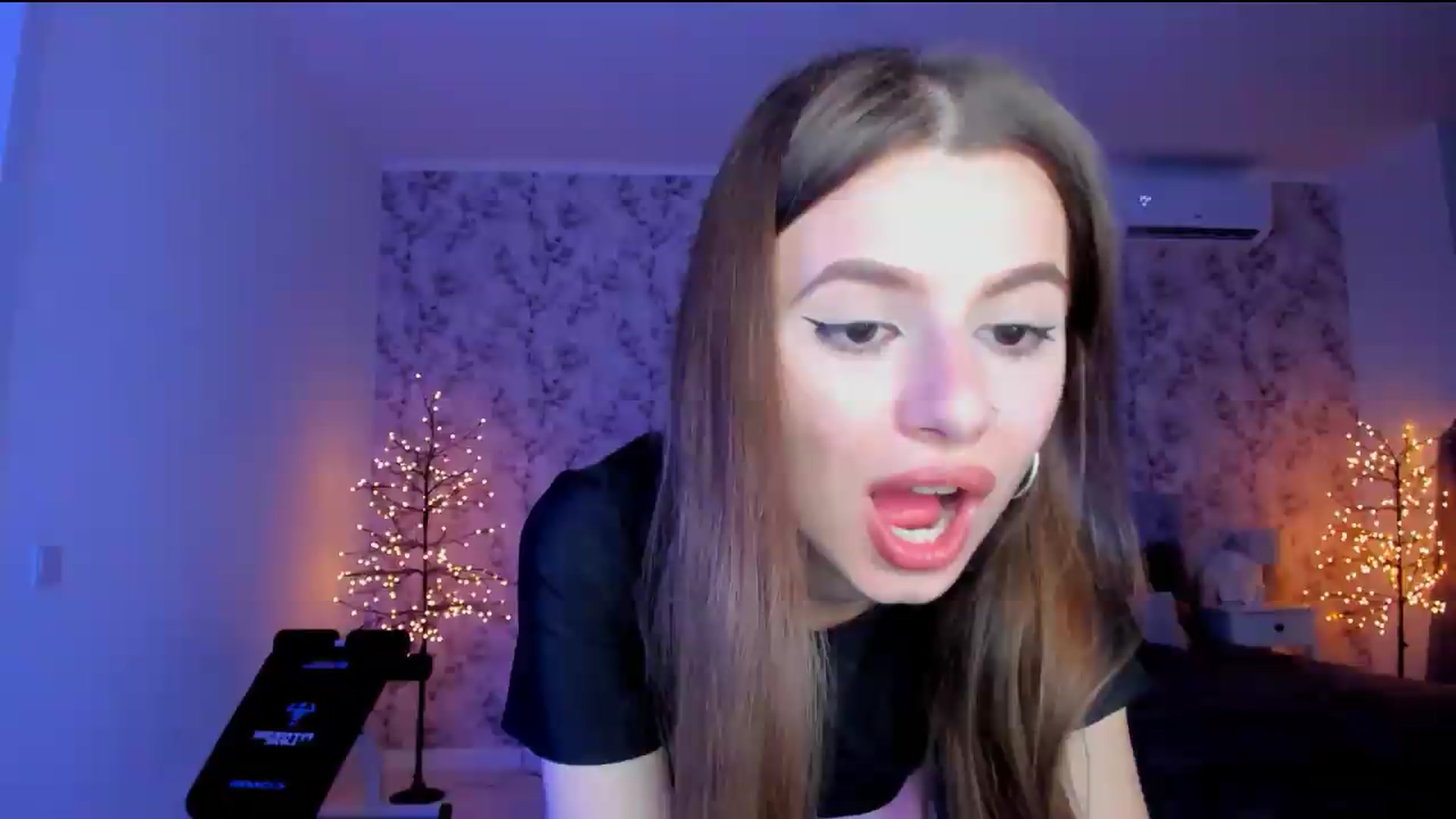 Gallery image thumbnail from Hotmolly_'s myfreecams stream on, 08/09/2026, 20:10 image 19 of 20