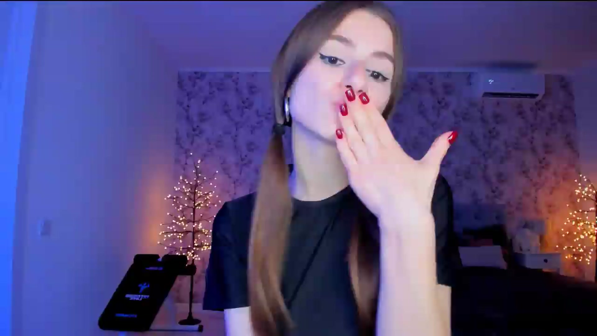Gallery image thumbnail from Hotmolly_'s myfreecams stream on, 08/09/2026, 20:10 image 1 of 20