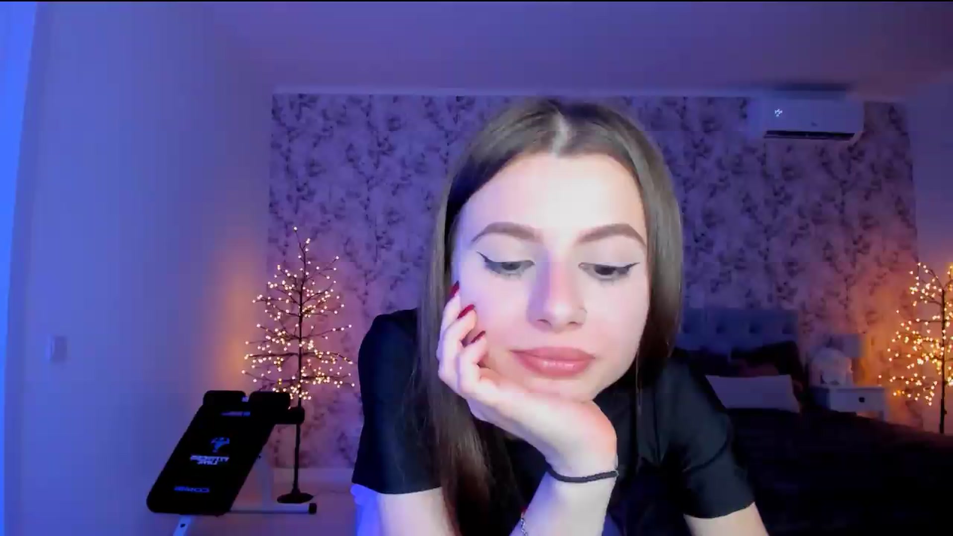 Gallery image thumbnail from Hotmolly_'s myfreecams stream on, 08/09/2026, 20:10 image 15 of 20
