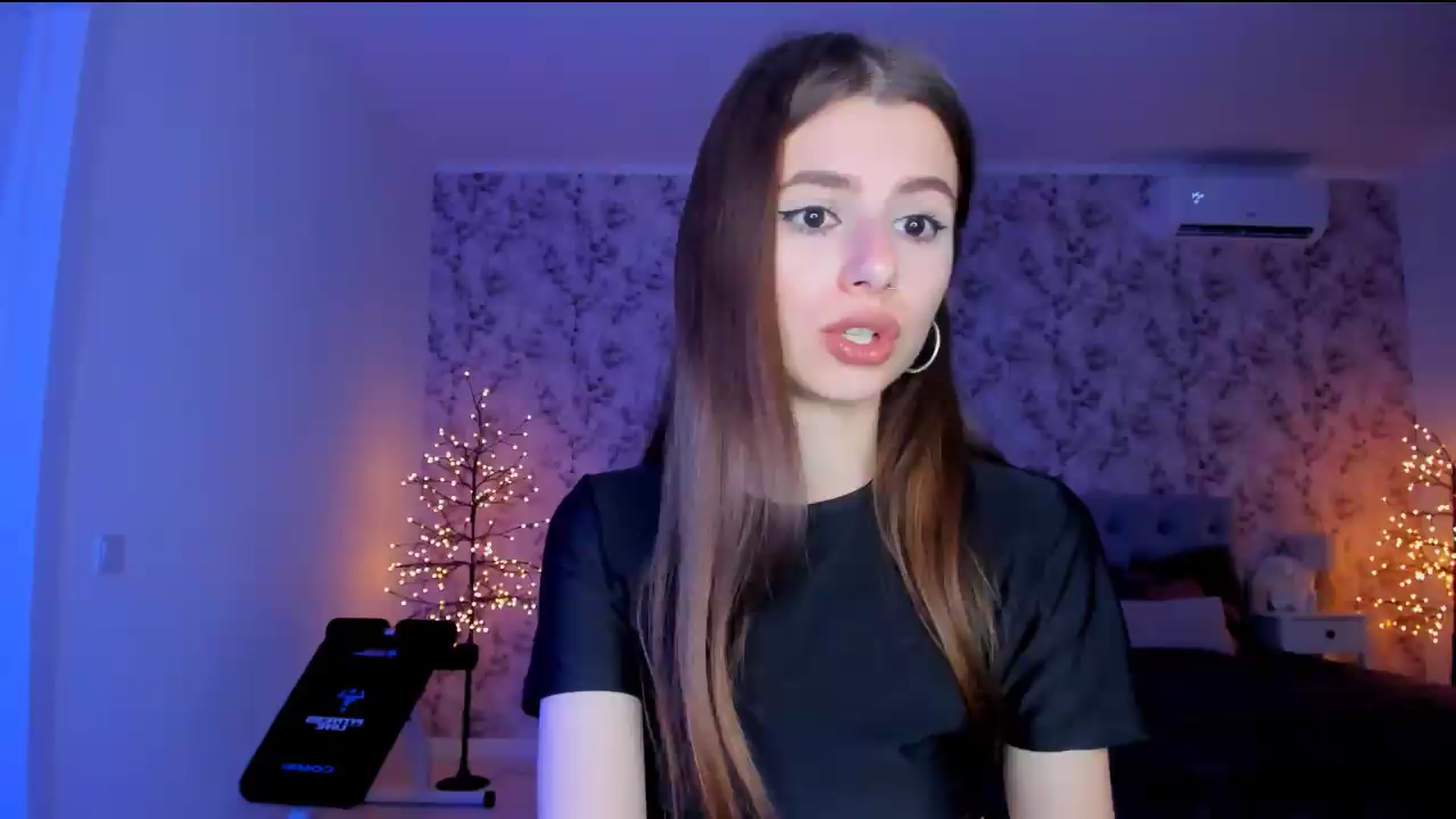 Gallery image thumbnail from Hotmolly_'s myfreecams stream on, 08/09/2026, 20:10 image 4 of 20