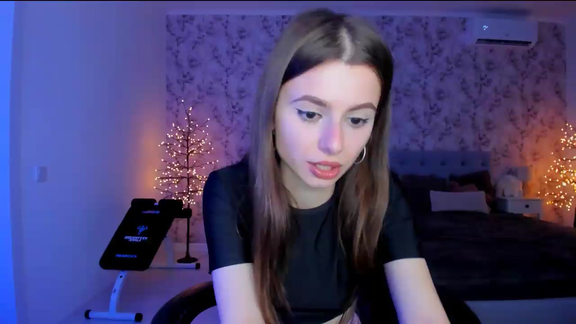 Gallery image thumbnail from Hotmolly_'s myfreecams stream on, 08/09/2026, 20:10 image 6 of 20