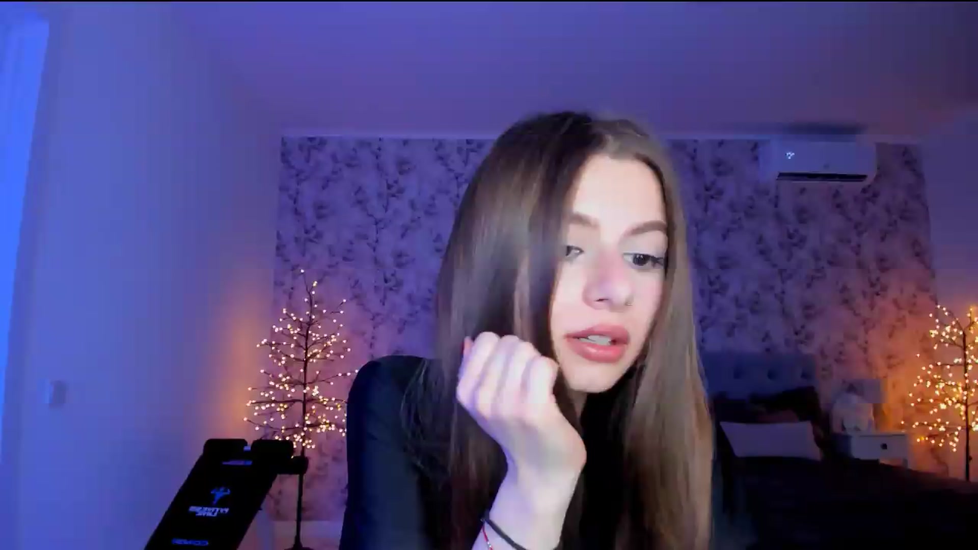 Gallery image thumbnail from Hotmolly_'s myfreecams stream on, 08/09/2026, 20:10 image 9 of 20