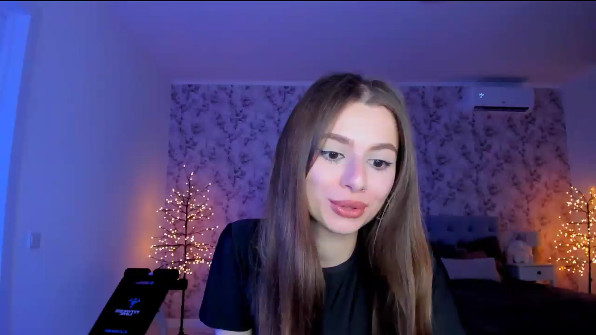 Gallery image thumbnail from Hotmolly_'s myfreecams stream on, 08/09/2026, 20:10 image 8 of 20