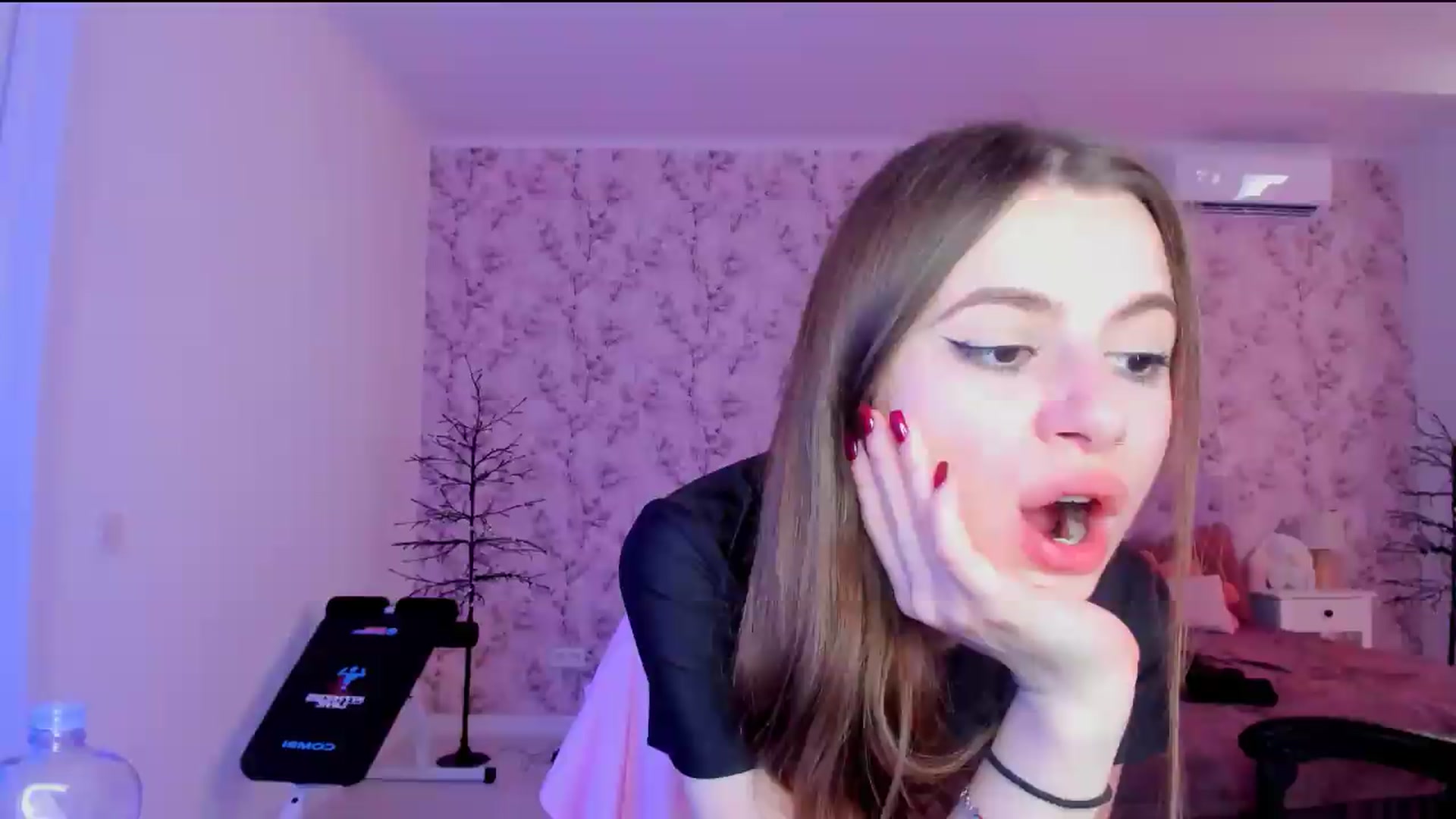Gallery image thumbnail from Hotmolly_'s myfreecams stream on, 08/10/2026, 06:26 image 7 of 20