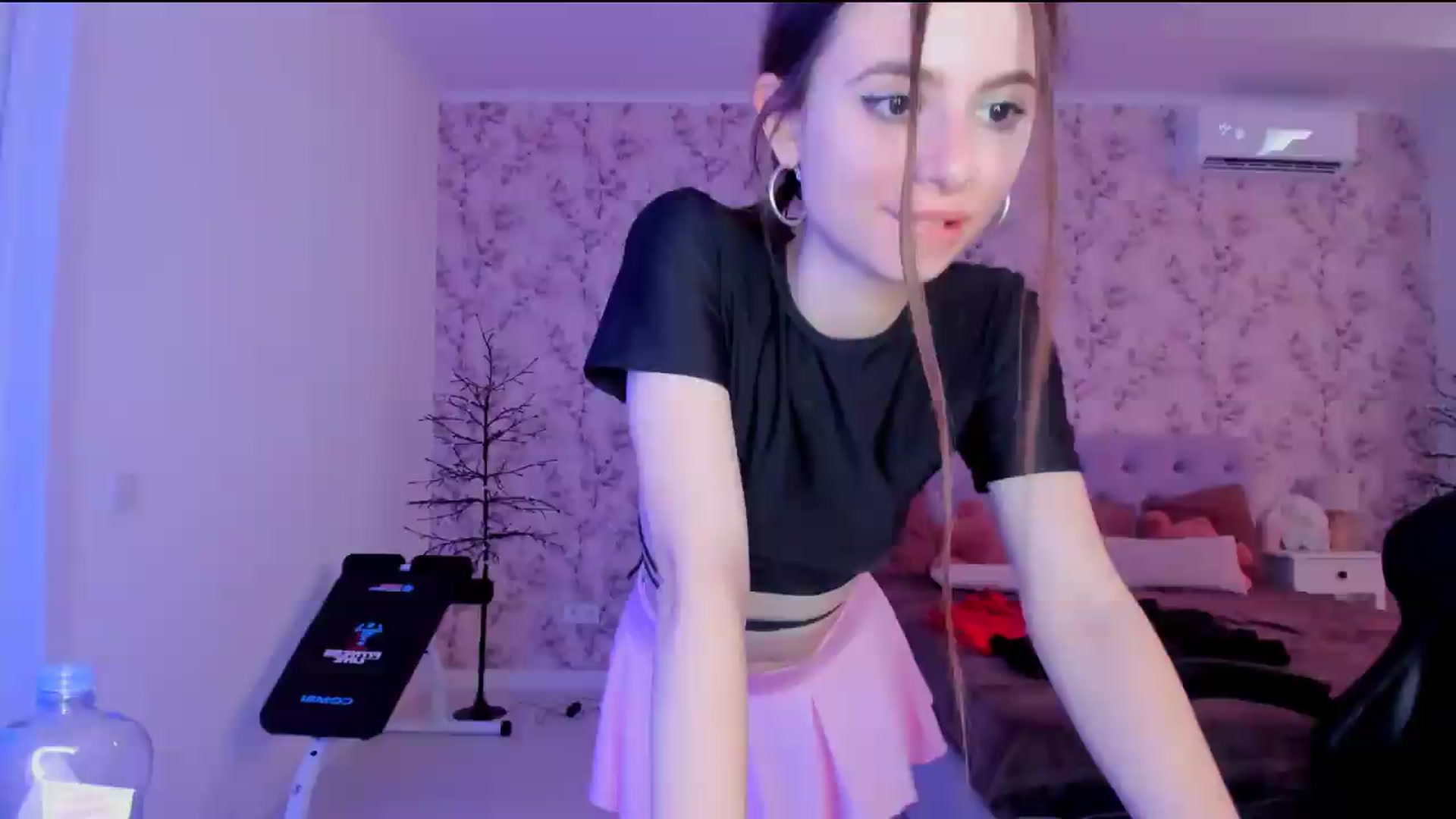 Gallery image thumbnail from Hotmolly_'s myfreecams stream on, 08/10/2026, 06:26 image 19 of 20