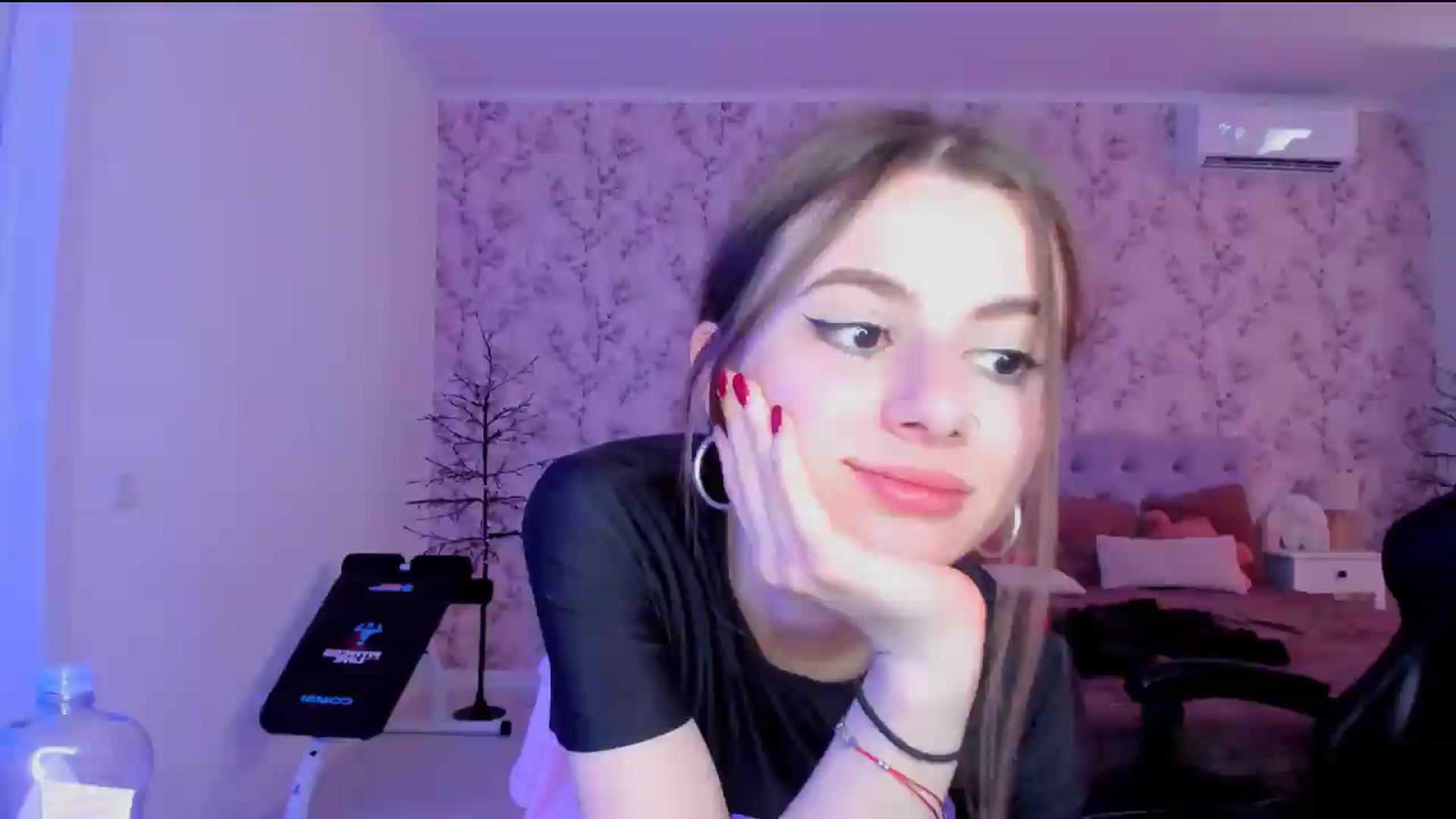 Gallery image thumbnail from Hotmolly_'s myfreecams stream on, 08/10/2026, 06:26 image 20 of 20