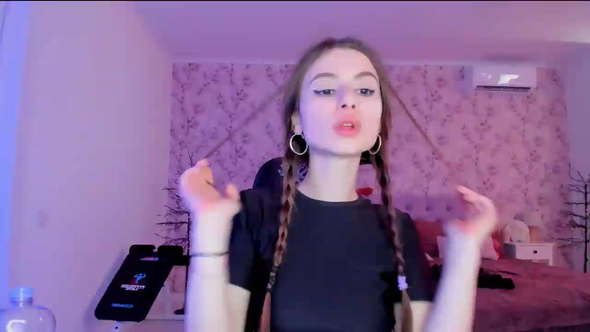 Gallery image thumbnail from Hotmolly_'s myfreecams stream on, 08/10/2026, 06:26 image 5 of 20