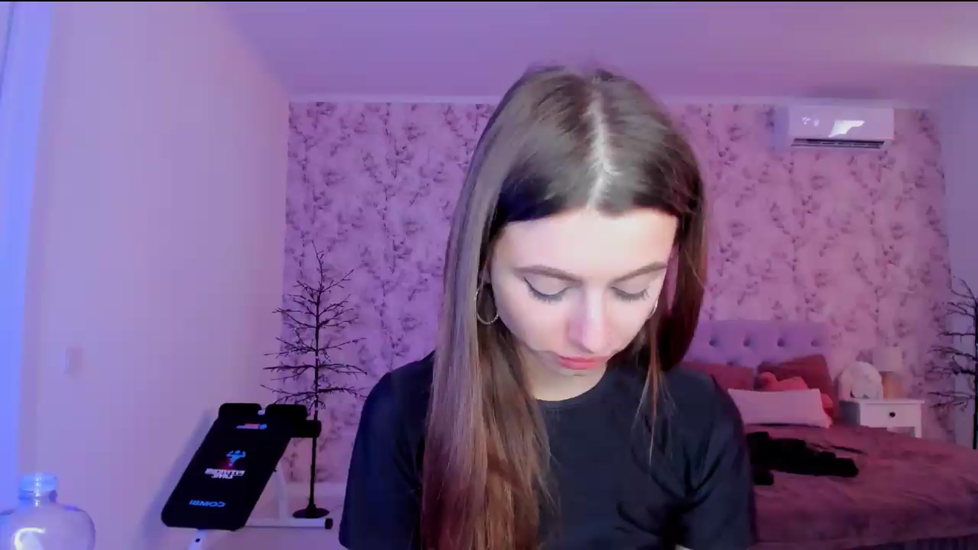 Gallery image thumbnail from Hotmolly_'s myfreecams stream on, 08/10/2026, 06:26 image 12 of 20