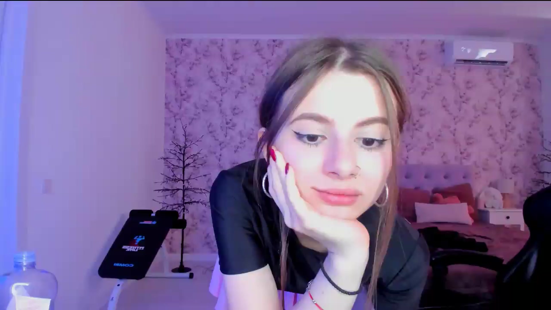 Gallery image thumbnail from Hotmolly_'s myfreecams stream on, 08/10/2026, 06:26 image 18 of 20
