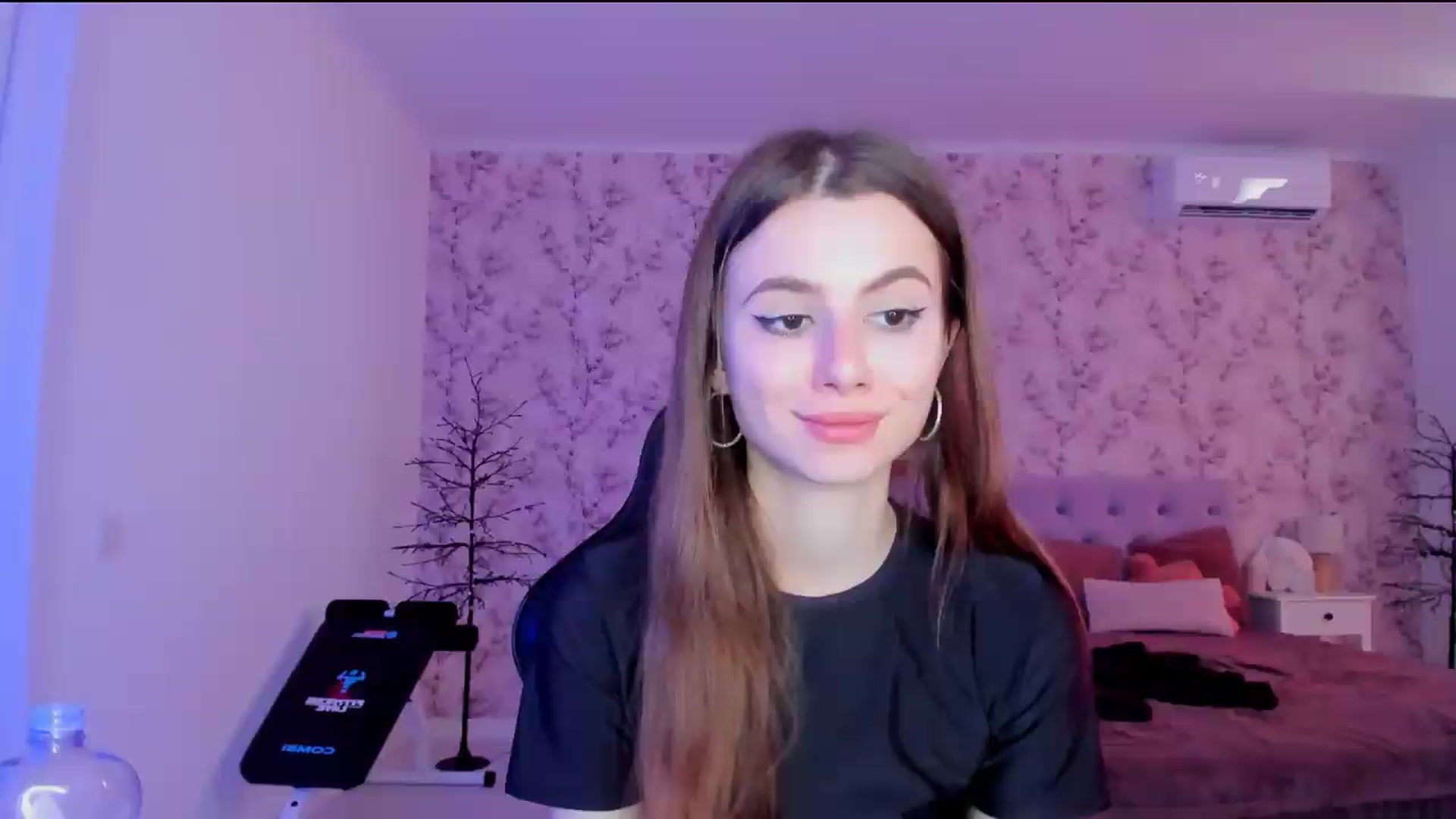 Gallery image thumbnail from Hotmolly_'s myfreecams stream on, 08/10/2026, 06:26 image 13 of 20