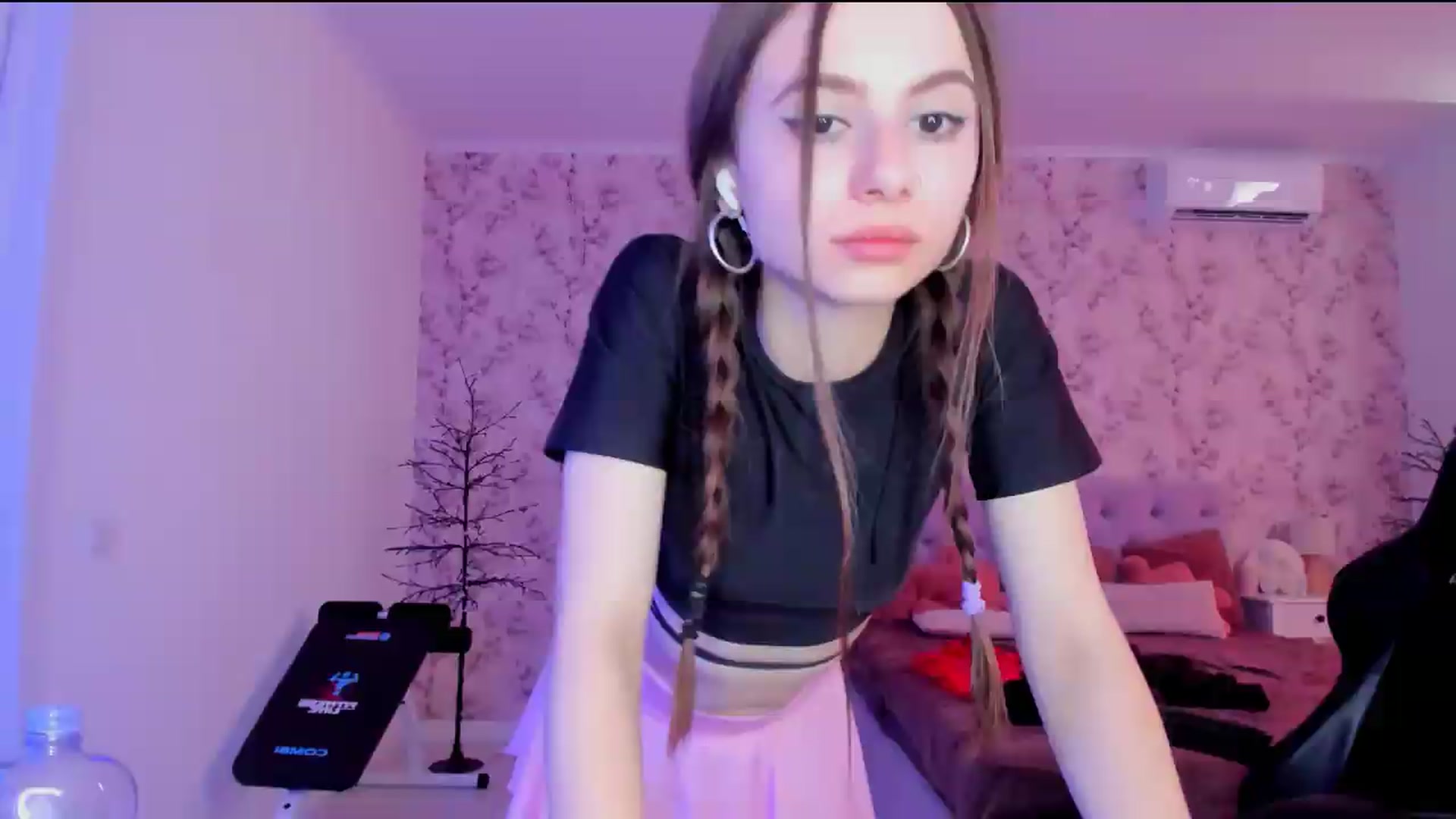 Gallery image thumbnail from Hotmolly_'s myfreecams stream on, 08/10/2026, 06:26 image 3 of 20