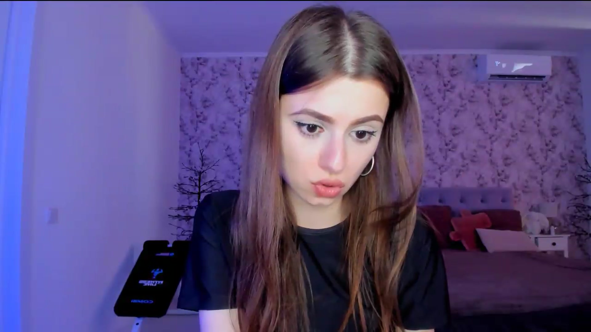 Gallery image thumbnail from Hotmolly_'s myfreecams stream on, 08/12/2026, 10:56 image 12 of 20