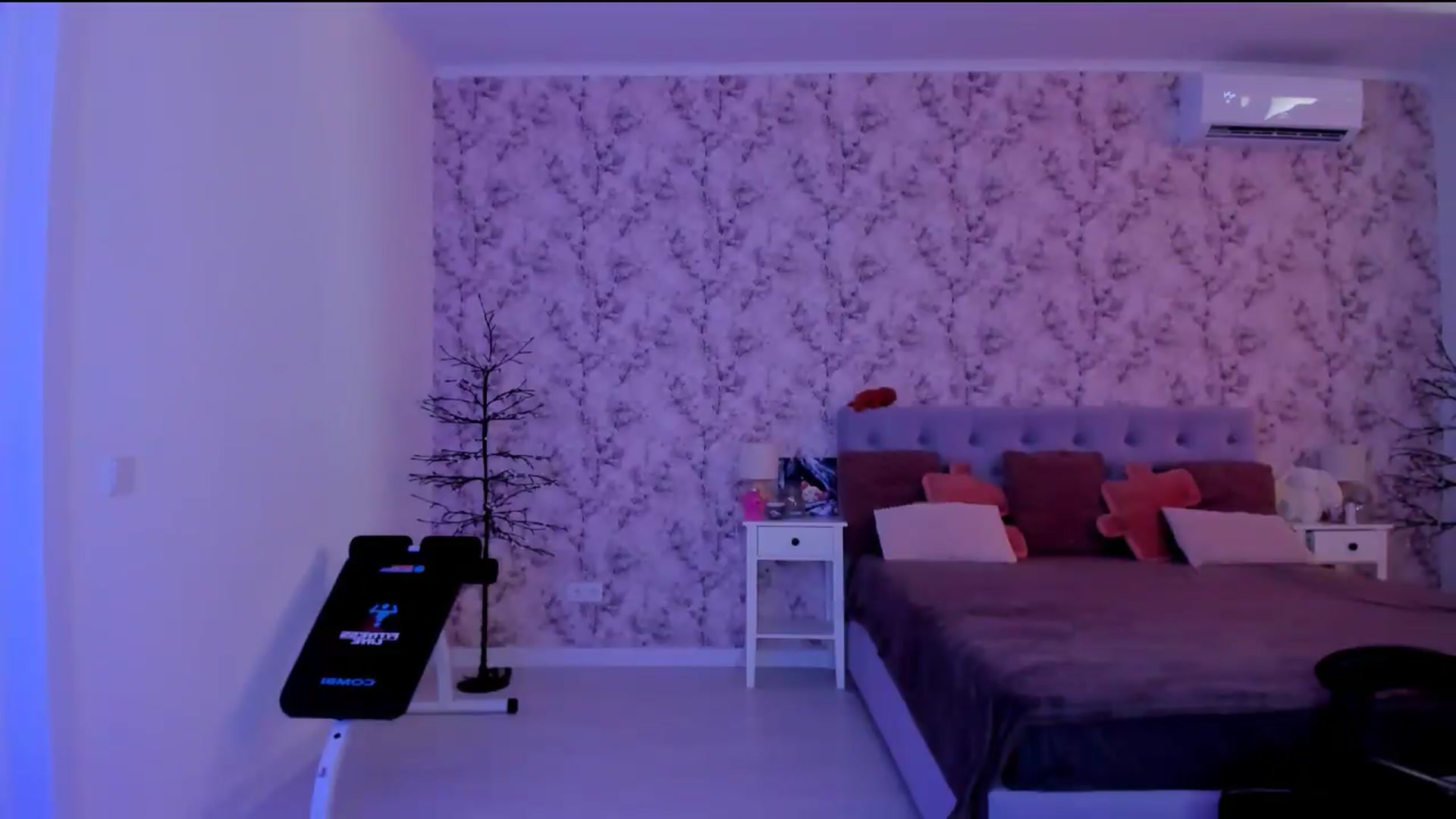 Gallery image thumbnail from Hotmolly_'s myfreecams stream on, 08/12/2026, 10:56 image 6 of 20