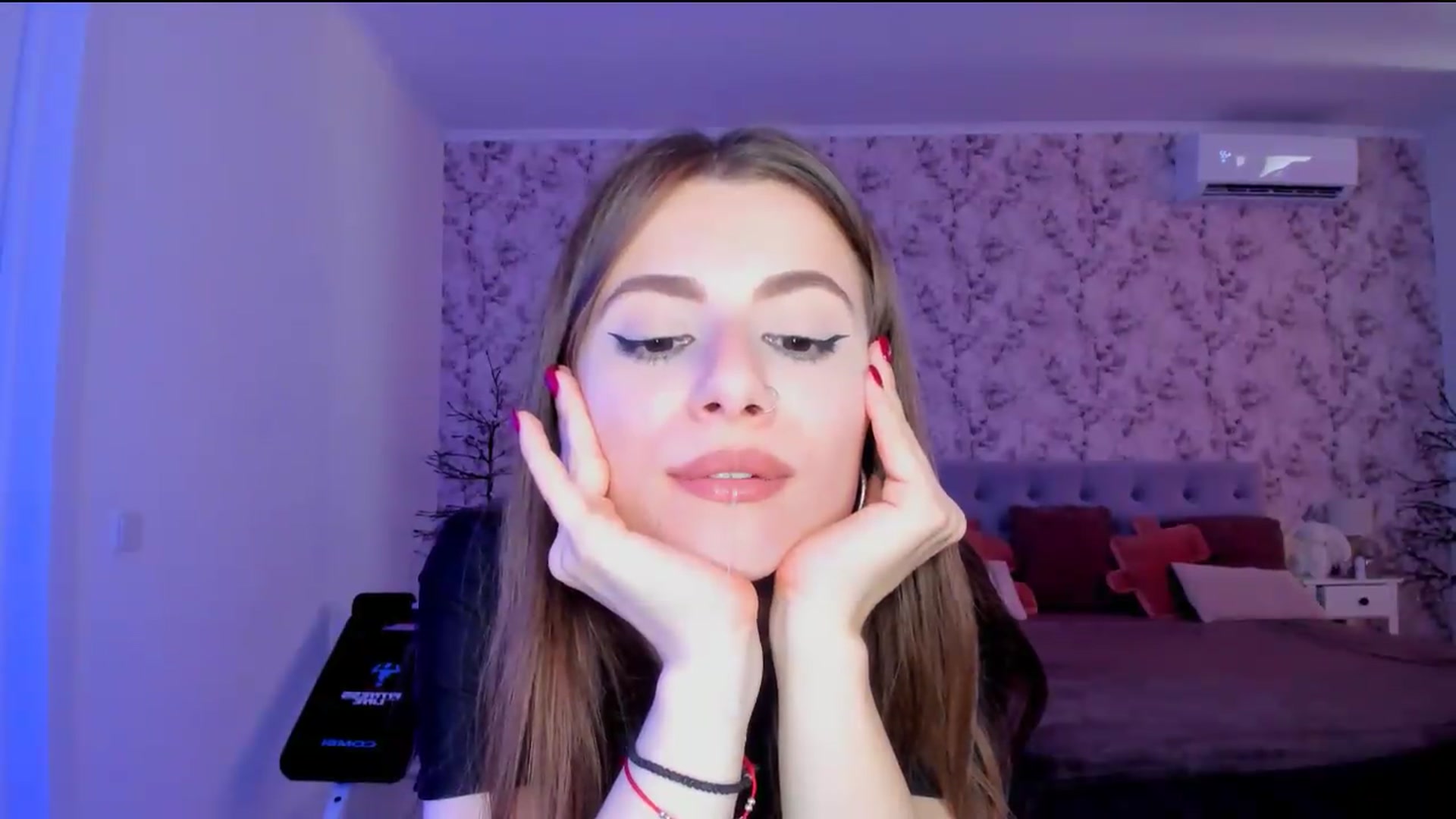 Gallery image thumbnail from Hotmolly_'s myfreecams stream on, 08/12/2026, 10:56 image 19 of 20