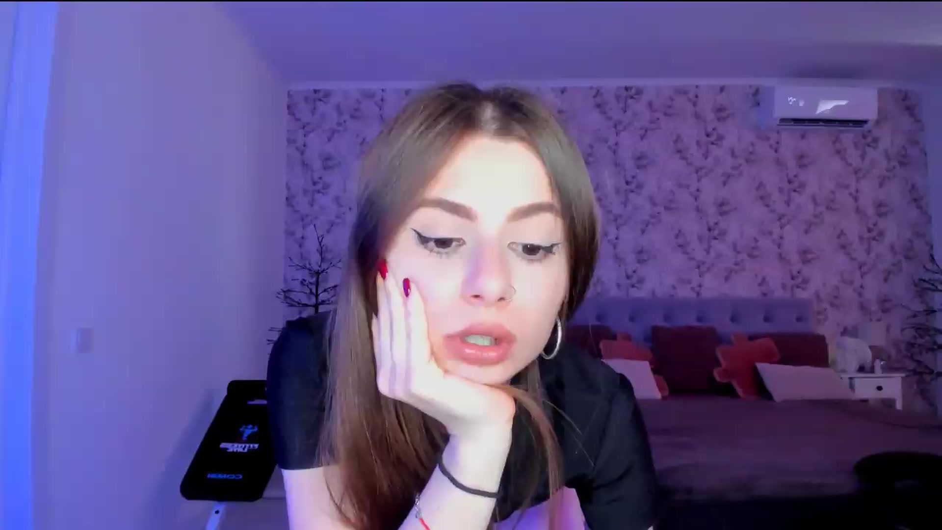 Gallery image thumbnail from Hotmolly_'s myfreecams stream on, 08/12/2026, 10:56 image 4 of 20