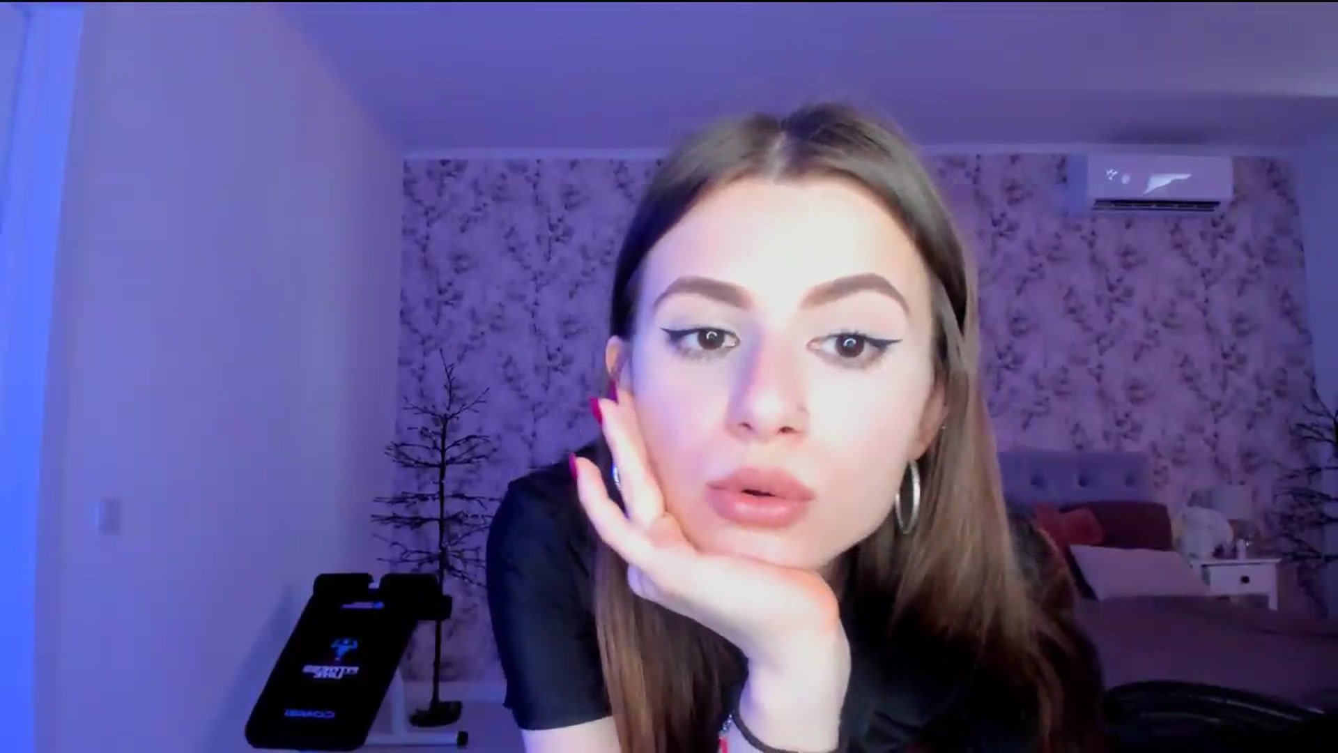 Gallery image thumbnail from Hotmolly_'s myfreecams stream on, 08/12/2026, 10:56 image 8 of 20