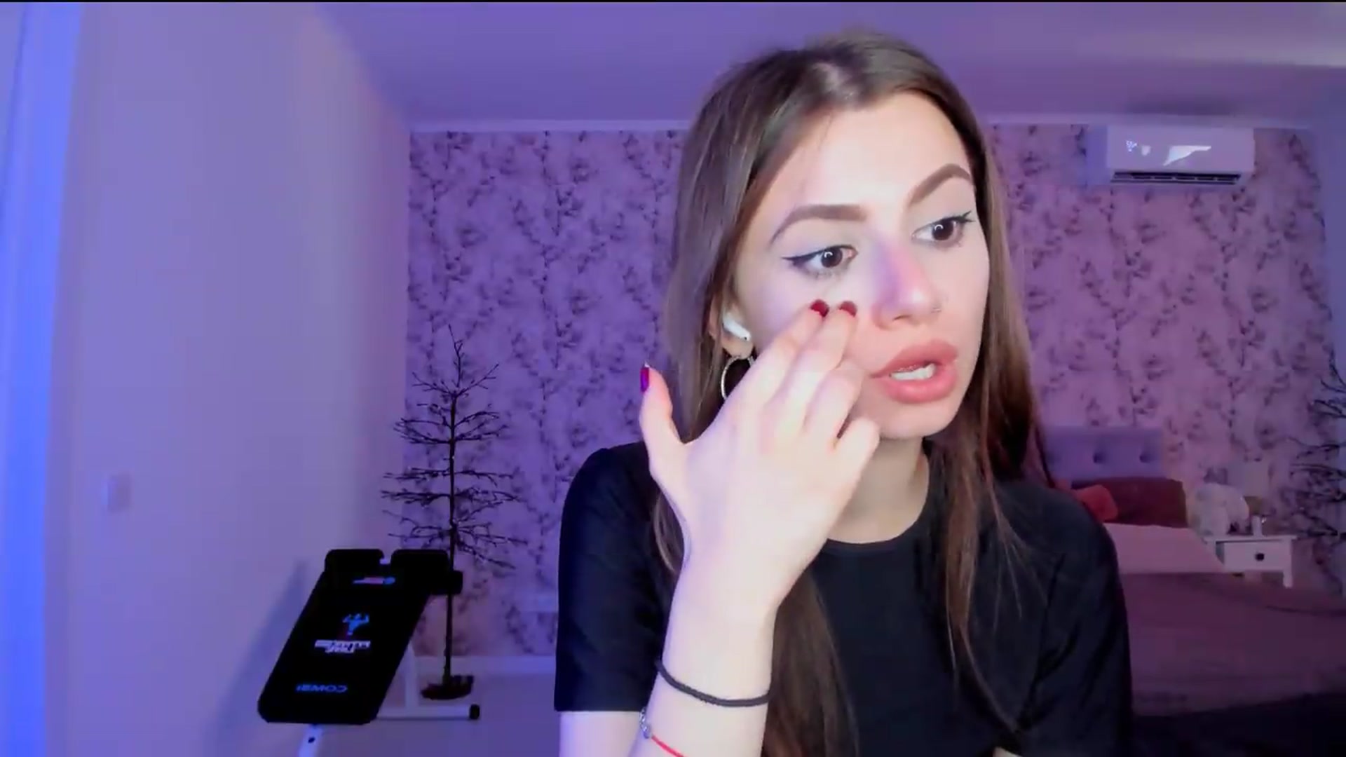 Gallery image thumbnail from Hotmolly_'s myfreecams stream on, 08/12/2026, 10:56 image 17 of 20