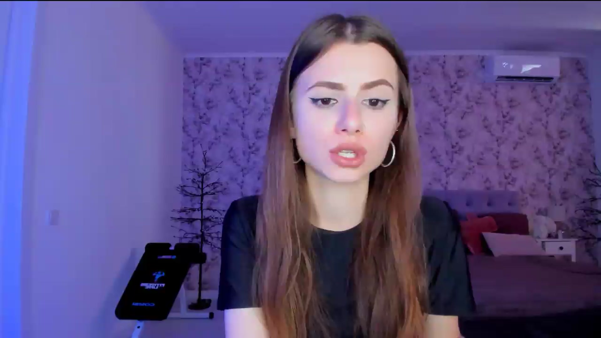 Gallery image thumbnail from Hotmolly_'s myfreecams stream on, 08/12/2026, 10:56 image 2 of 20