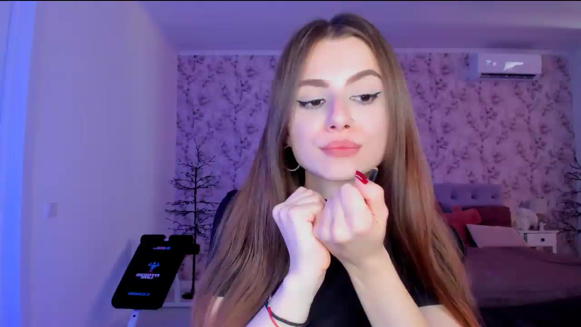Gallery image thumbnail from Hotmolly_'s myfreecams stream on, 08/12/2026, 10:56 image 1 of 20