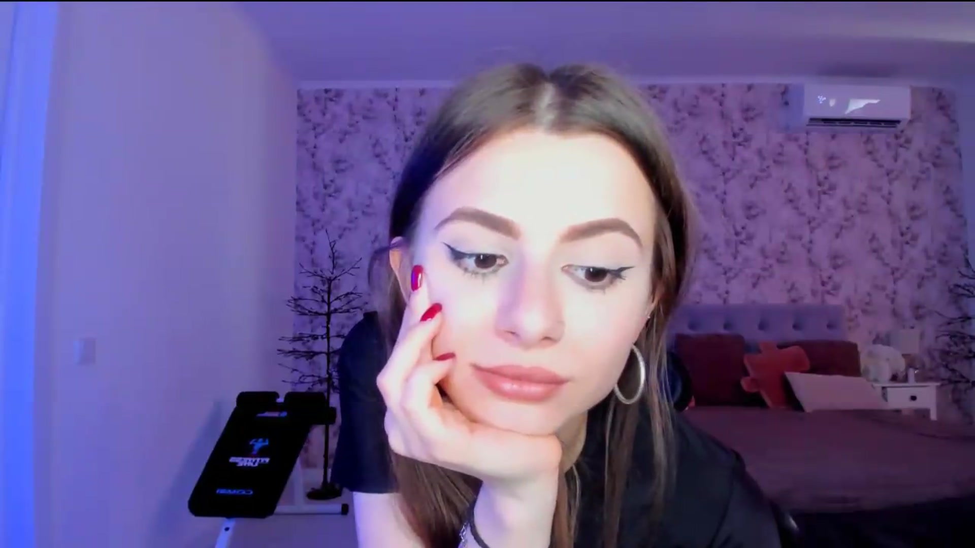 Gallery image thumbnail from Hotmolly_'s myfreecams stream on, 08/12/2026, 10:56 image 9 of 20