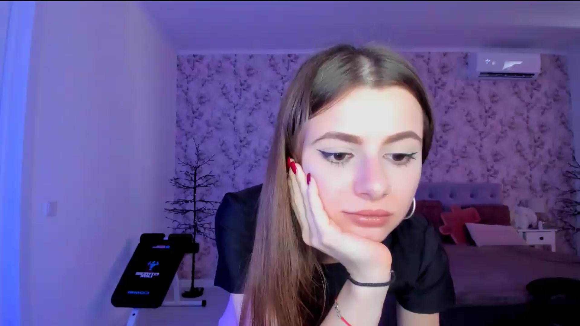 Gallery image thumbnail from Hotmolly_'s myfreecams stream on, 08/12/2026, 10:56 image 3 of 20