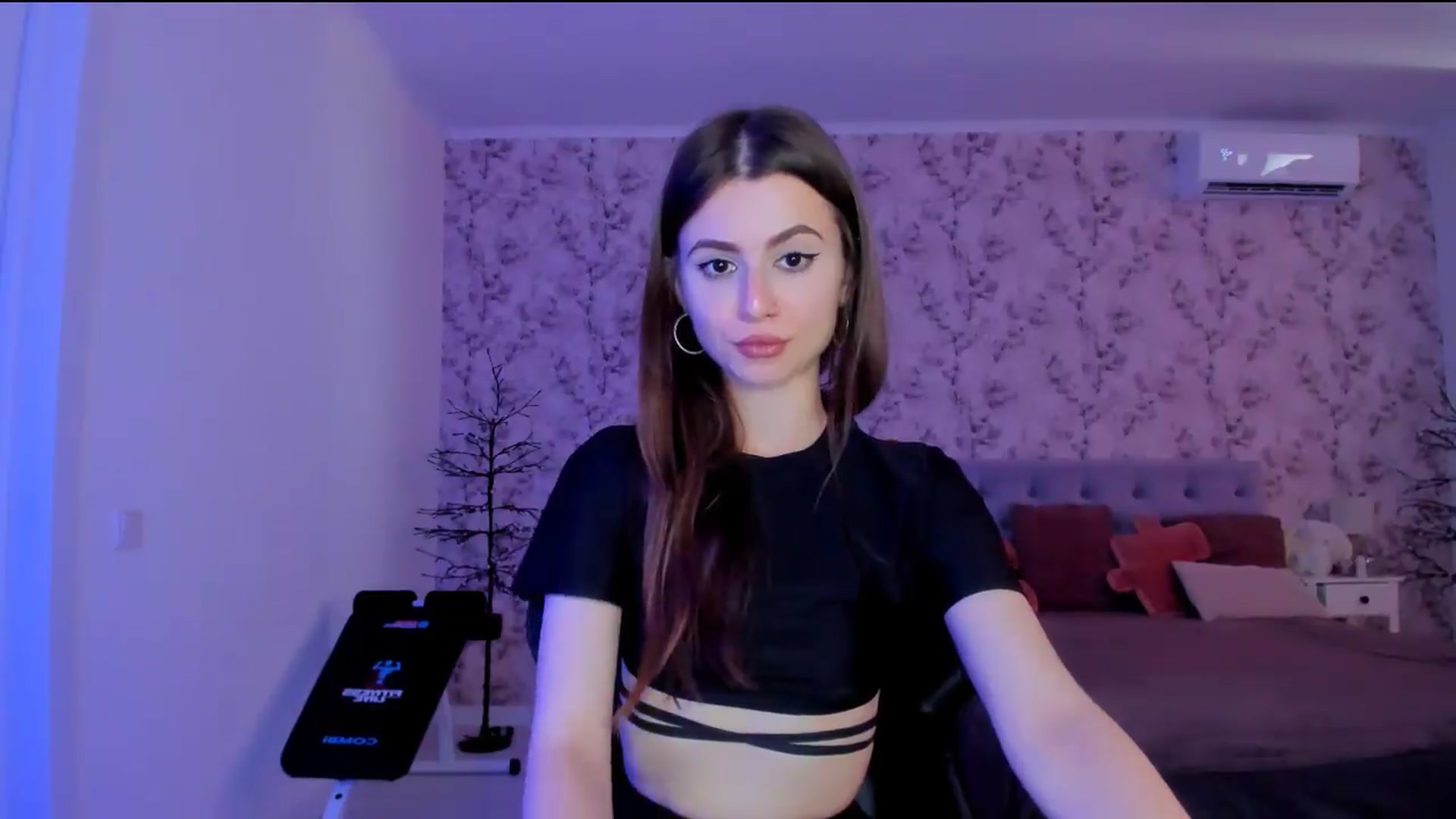 Gallery image thumbnail from Hotmolly_'s myfreecams stream on, 08/12/2026, 10:56 image 10 of 20