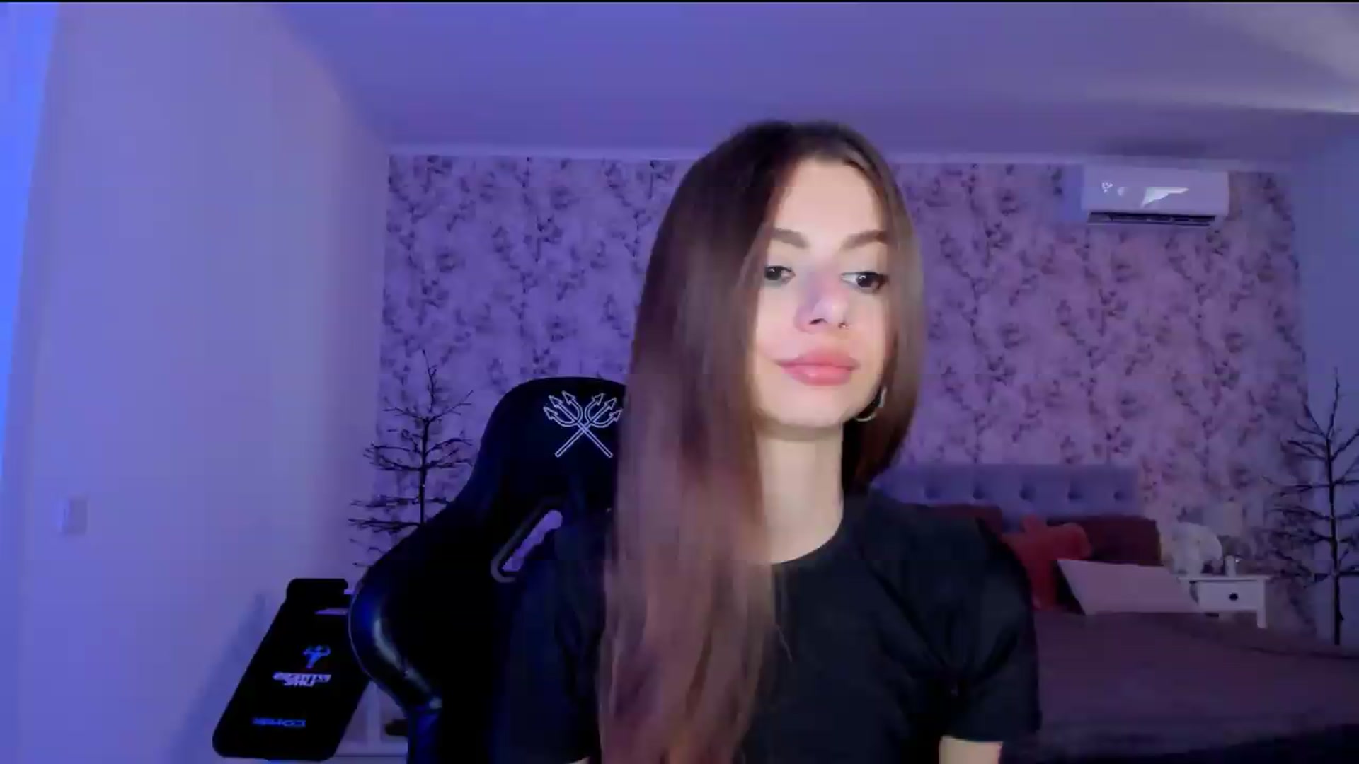 Gallery image thumbnail from Hotmolly_'s myfreecams stream on, 08/12/2026, 12:09 image 5 of 20