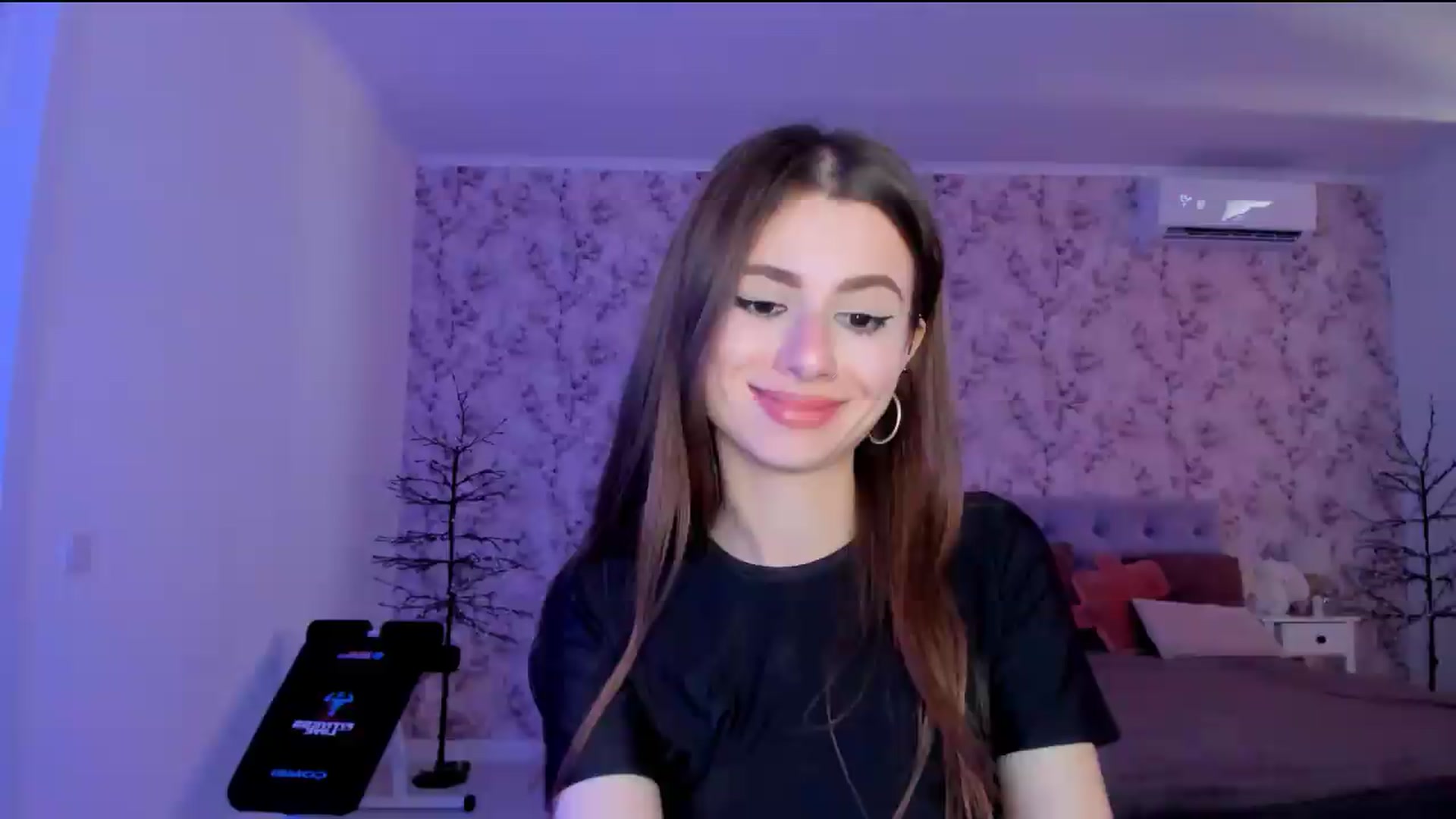 Gallery image thumbnail from Hotmolly_'s myfreecams stream on, 08/12/2026, 12:09 image 2 of 20