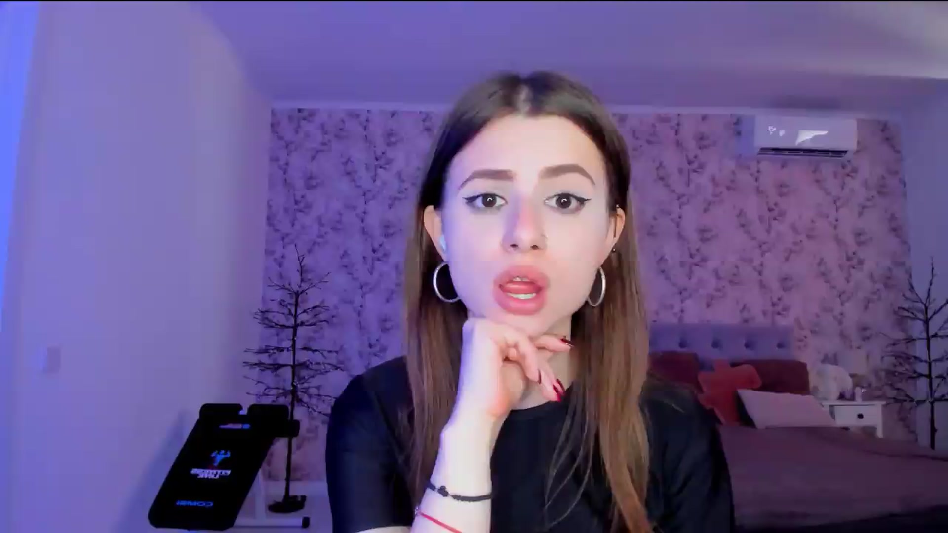 Gallery image thumbnail from Hotmolly_'s myfreecams stream on, 08/12/2026, 12:09 image 1 of 20