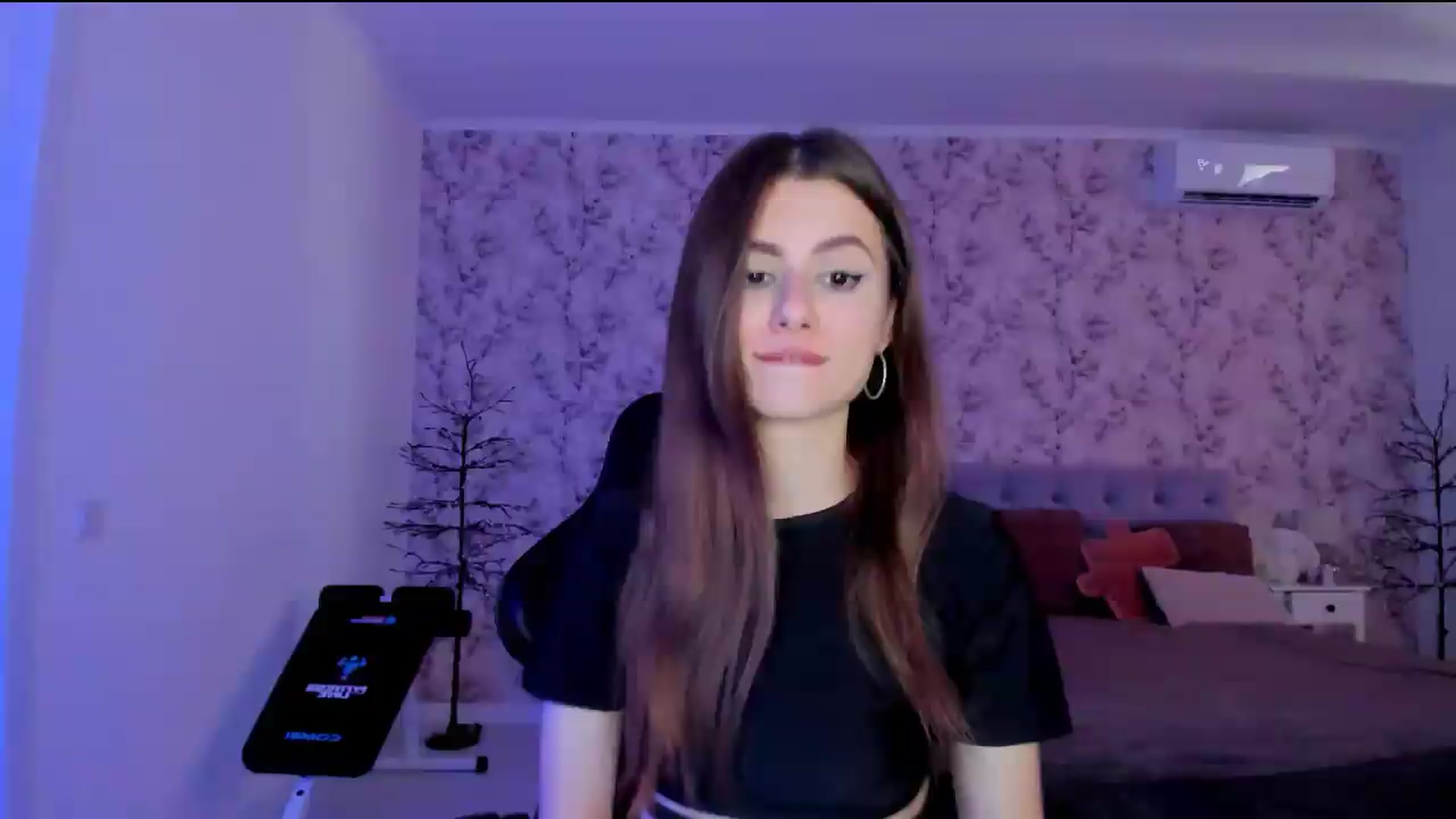 Gallery image thumbnail from Hotmolly_'s myfreecams stream on, 08/12/2026, 12:09 image 16 of 20