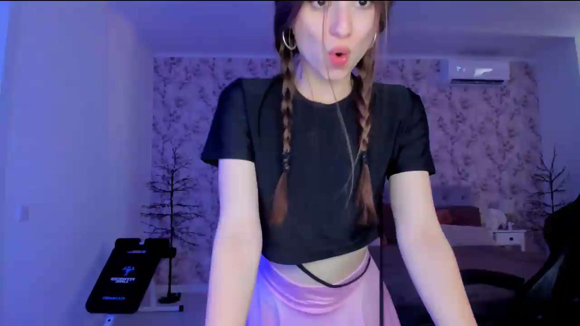 Gallery image thumbnail from Hotmolly_'s myfreecams stream on, 08/12/2026, 15:27 image 10 of 20