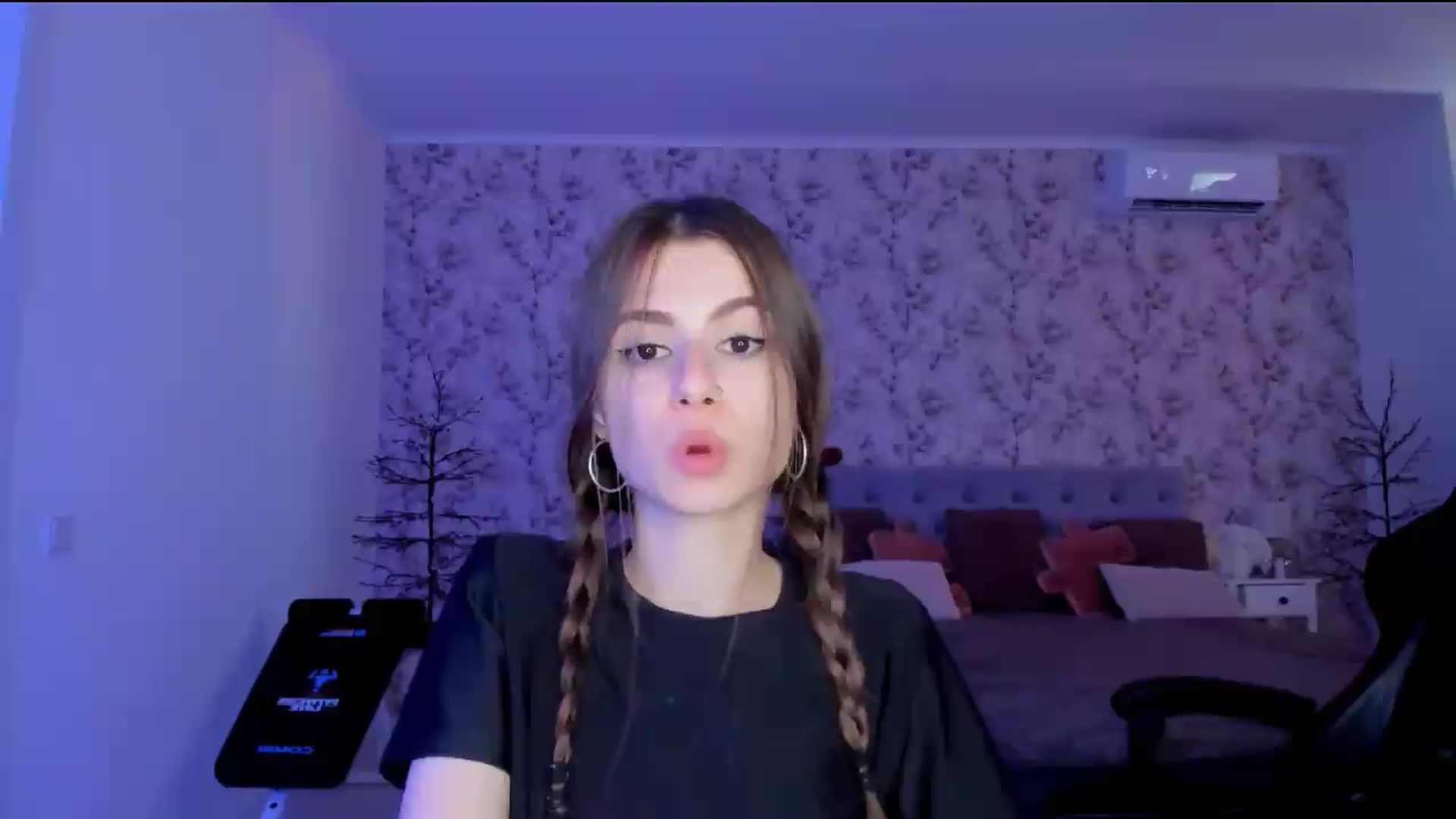 Gallery image thumbnail from Hotmolly_'s myfreecams stream on, 08/12/2026, 15:27 image 11 of 20