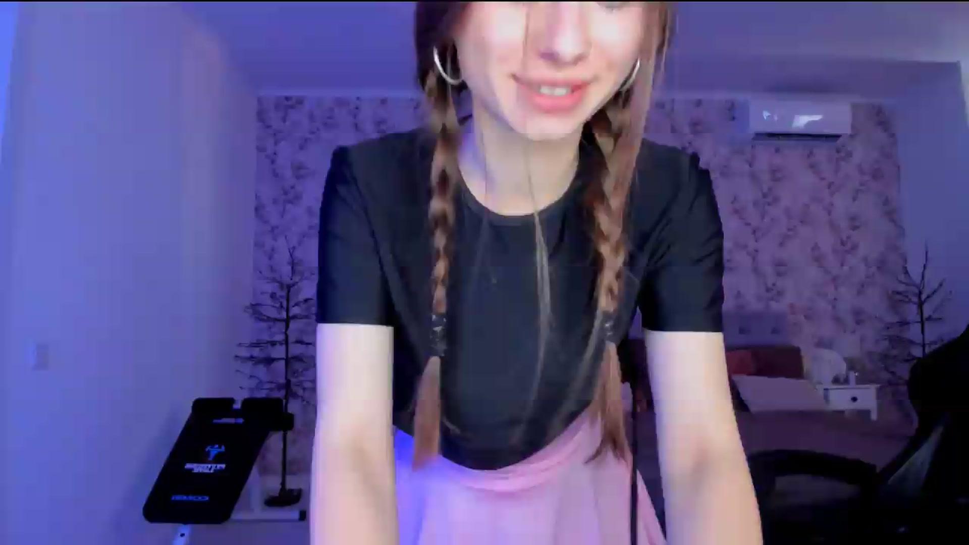 Gallery image thumbnail from Hotmolly_'s myfreecams stream on, 08/12/2026, 15:27 image 9 of 20