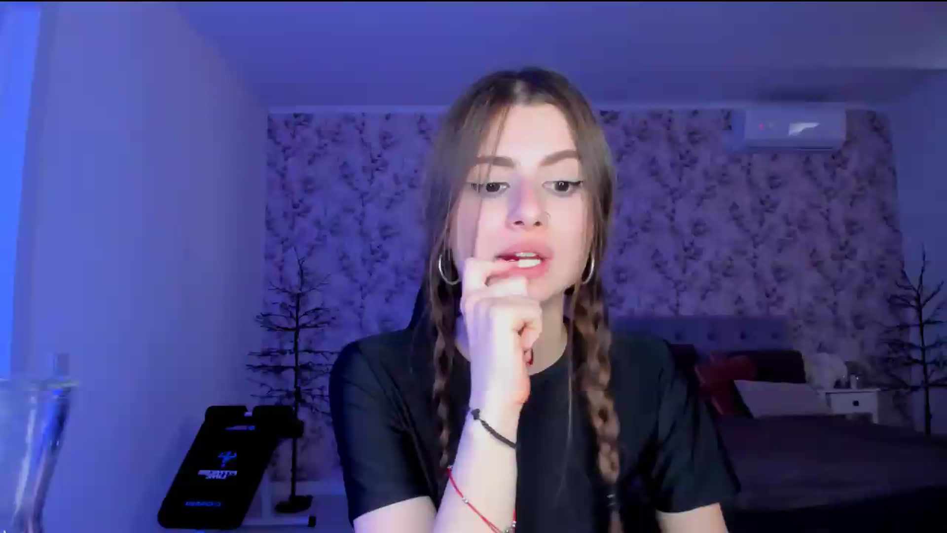 Gallery image thumbnail from Hotmolly_'s myfreecams stream on, 08/12/2026, 16:31 image 16 of 20