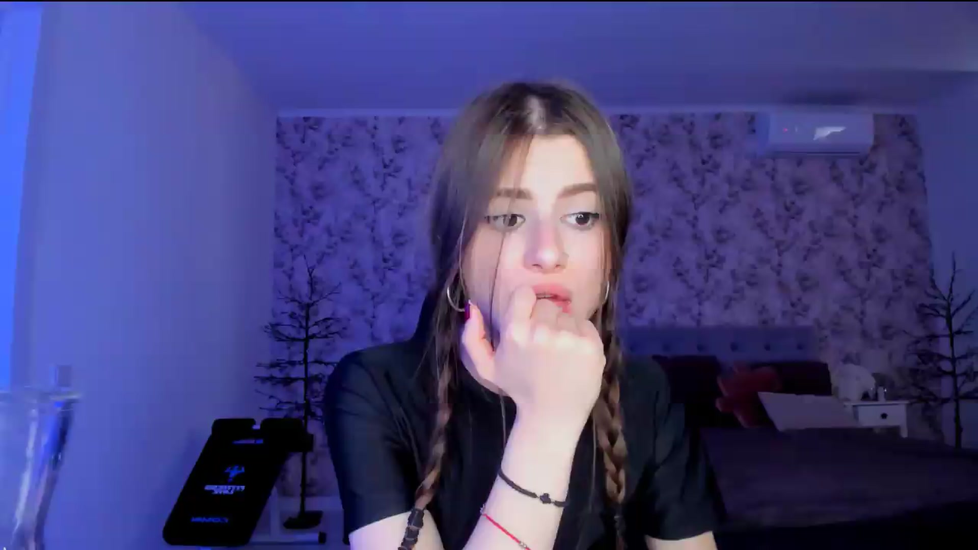 Gallery image thumbnail from Hotmolly_'s myfreecams stream on, 08/12/2026, 16:31 image 18 of 20