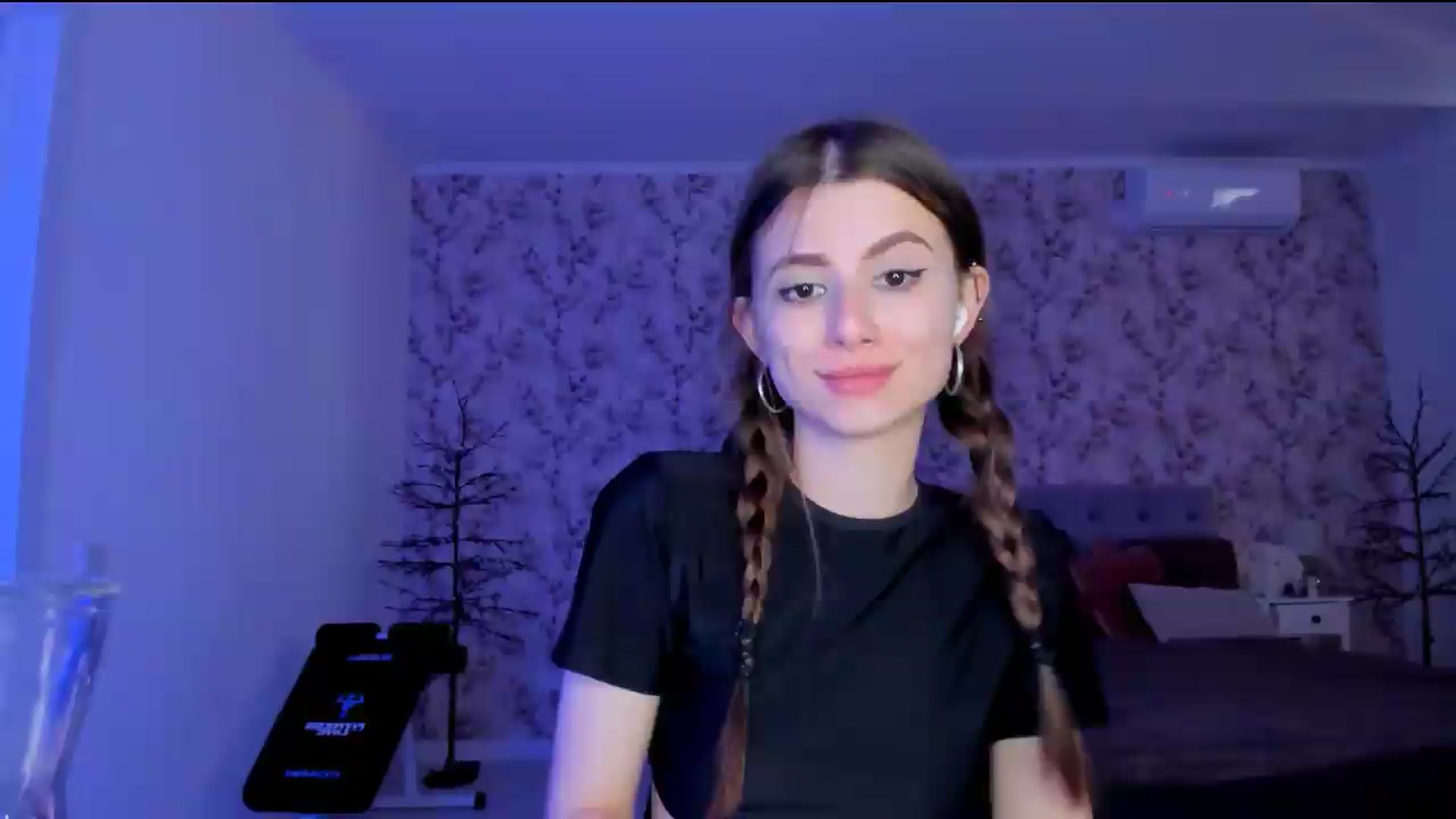 Gallery image thumbnail from Hotmolly_'s myfreecams stream on, 08/12/2026, 16:31 image 7 of 20