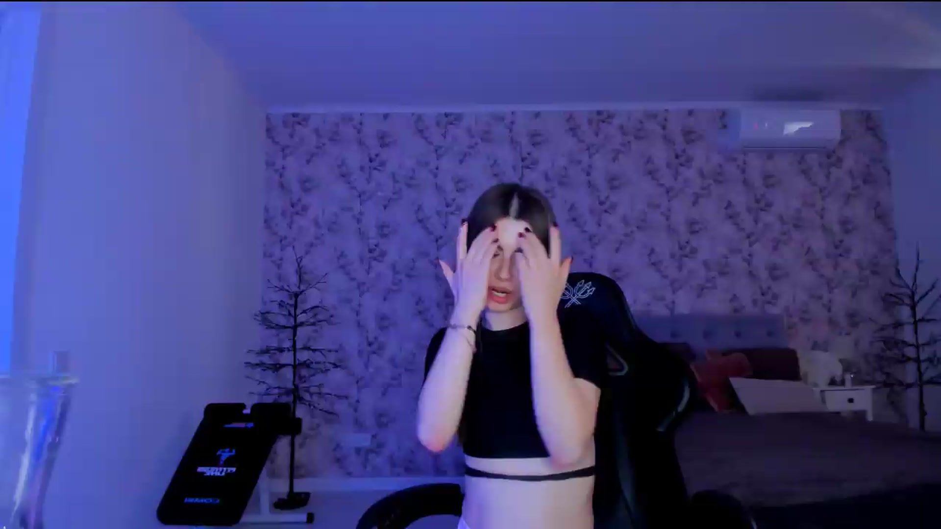 Gallery image thumbnail from Hotmolly_'s myfreecams stream on, 08/12/2026, 16:31 image 6 of 20