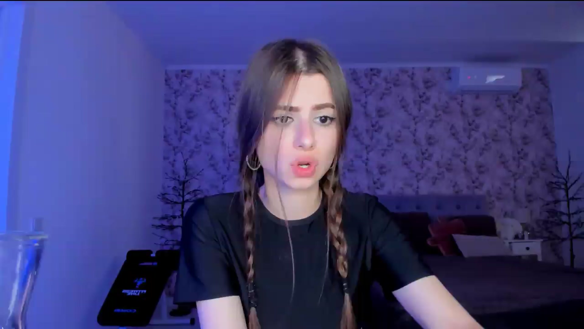 Gallery image thumbnail from Hotmolly_'s myfreecams stream on, 08/12/2026, 16:31 image 19 of 20