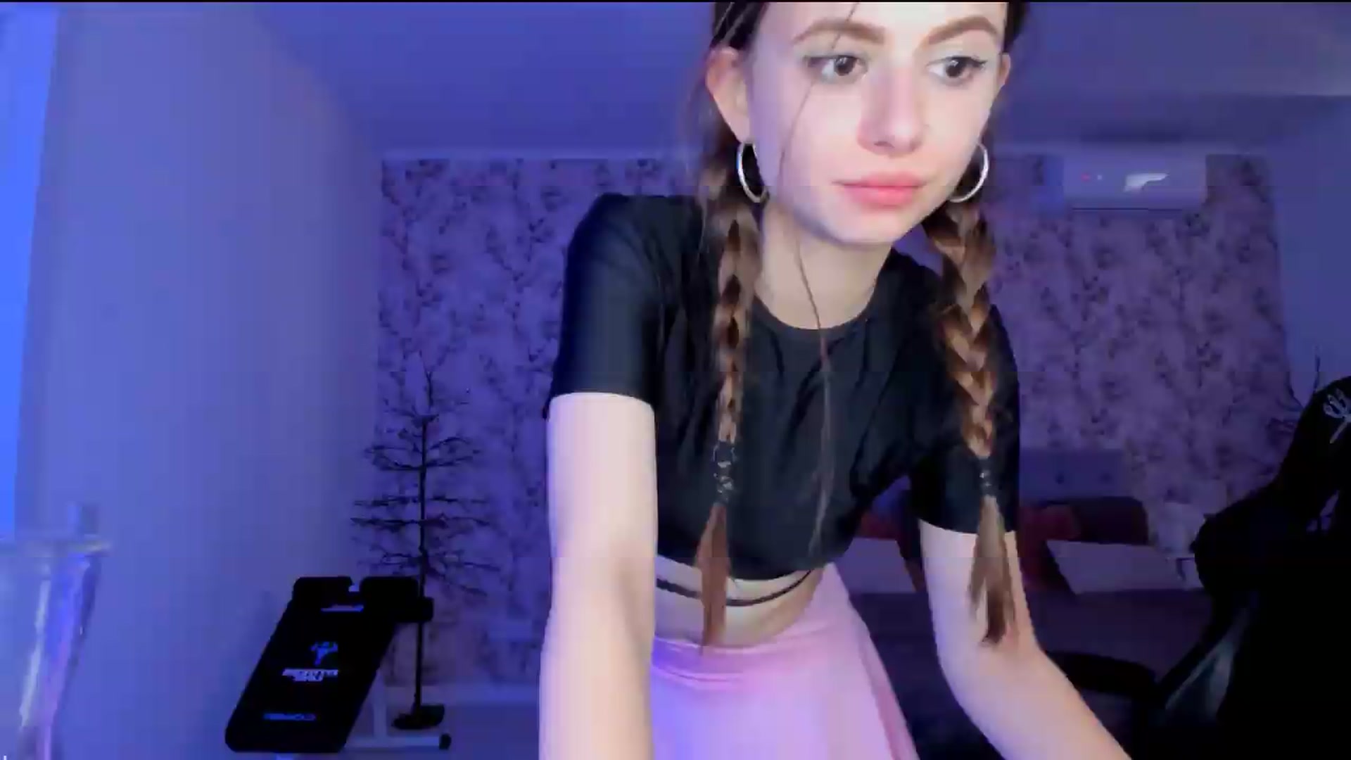Gallery image thumbnail from Hotmolly_'s myfreecams stream on, 08/12/2026, 16:31 image 10 of 20