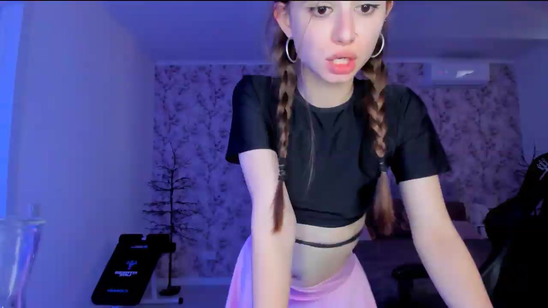 Gallery image thumbnail from Hotmolly_'s myfreecams stream on, 08/12/2026, 16:31 image 11 of 20