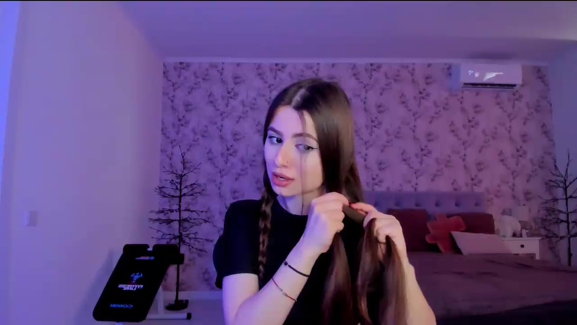 Gallery image thumbnail from Hotmolly_'s myfreecams stream on, 08/13/2026, 10:44 image 5 of 20