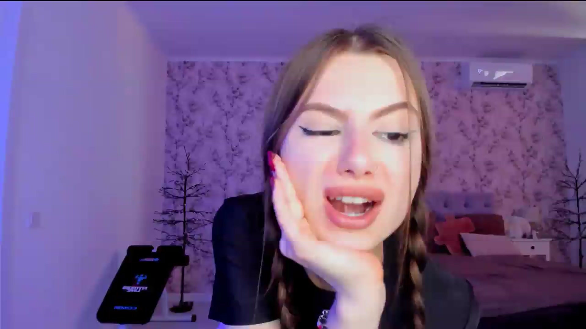Gallery image thumbnail from Hotmolly_'s myfreecams stream on, 08/13/2026, 10:44 image 18 of 20