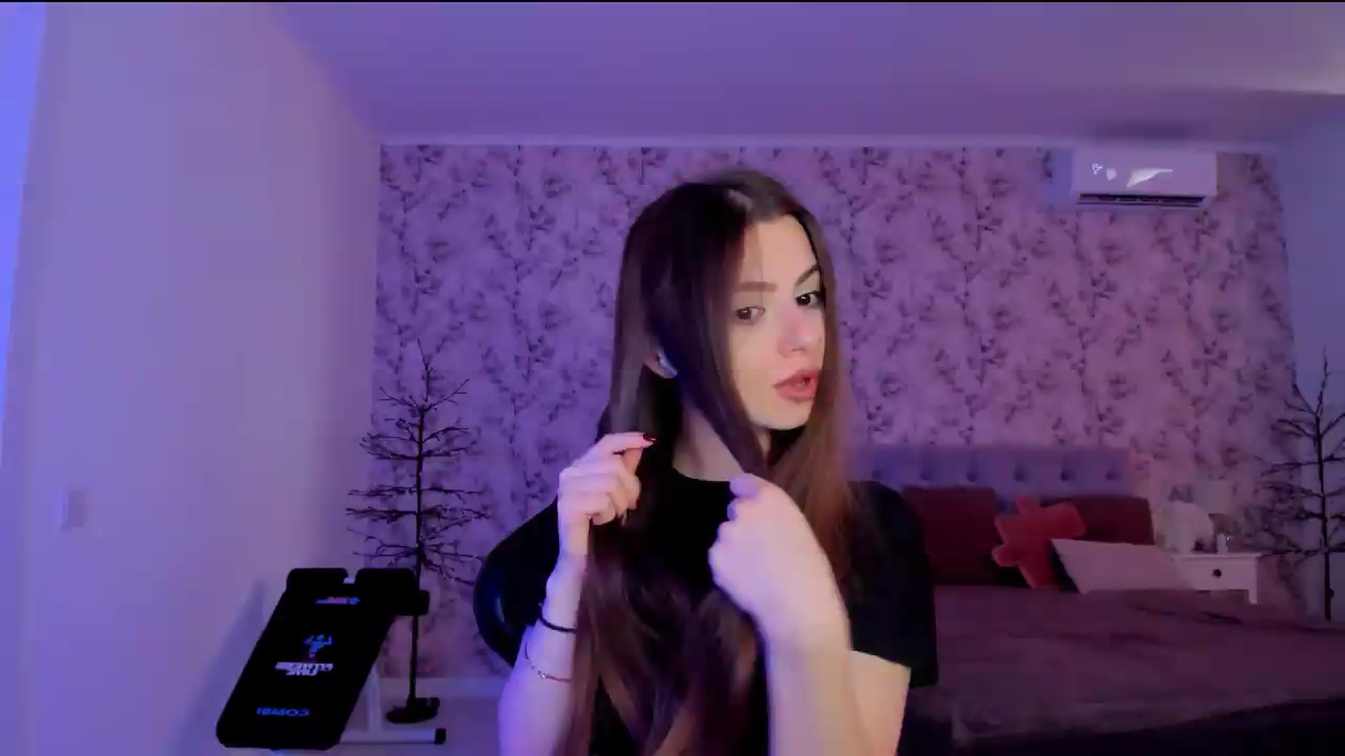 Gallery image thumbnail from Hotmolly_'s myfreecams stream on, 08/13/2026, 10:44 image 2 of 20