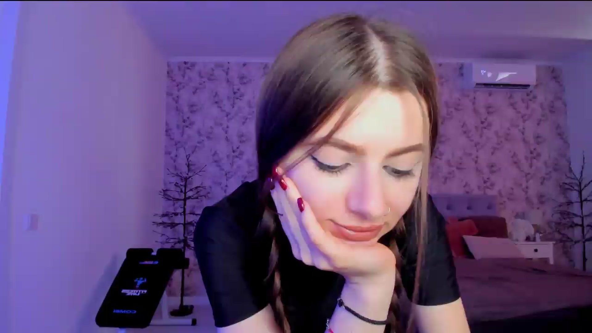 Gallery image thumbnail from Hotmolly_'s myfreecams stream on, 08/13/2026, 10:44 image 9 of 20