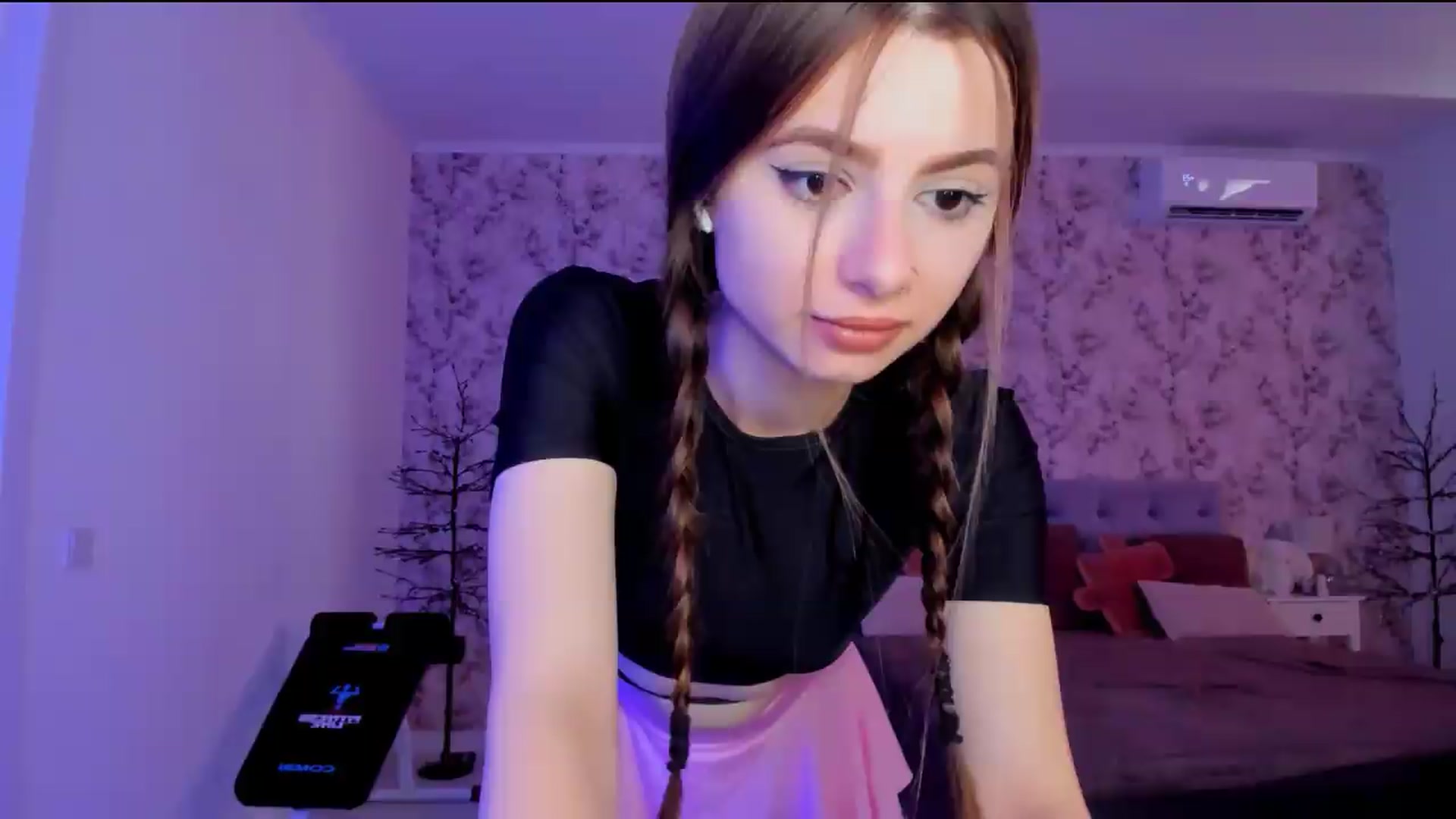 Gallery image thumbnail from Hotmolly_'s myfreecams stream on, 08/13/2026, 10:44 image 8 of 20