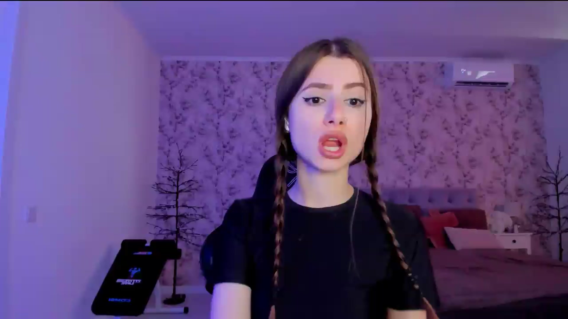 Gallery image thumbnail from Hotmolly_'s myfreecams stream on, 08/13/2026, 10:44 image 7 of 20