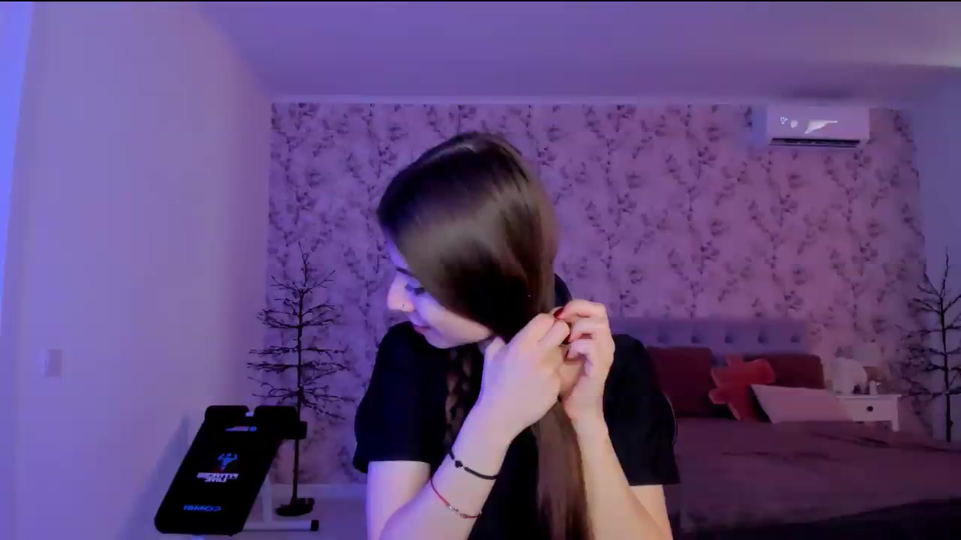Gallery image thumbnail from Hotmolly_'s myfreecams stream on, 08/13/2026, 10:44 image 4 of 20